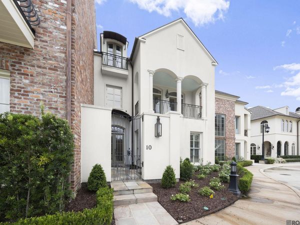 10 Country Club Place, Baton Rouge, LA 70809