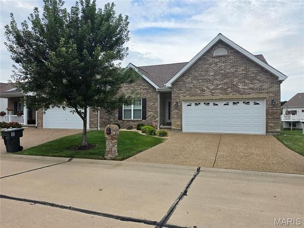 253 Strayhorn Drive, St Peters, MO 63376