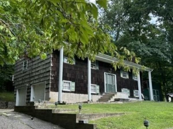 20 Hillsdale Dr, Vernon, NJ 07461