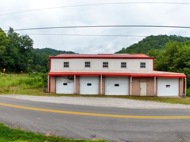 2085 Ky 718 , Walker, KY 40997