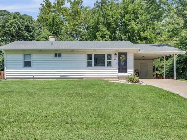 32 Highland Drive, St Charles, MO 63303