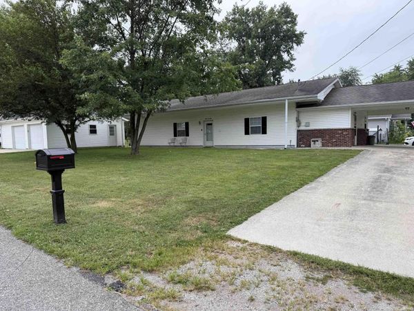 1122 C St NW, Linton, IN 47441