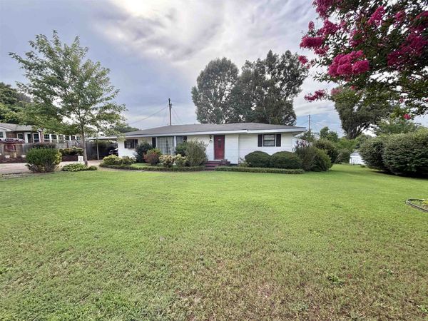 4105 Eastwood Dr, Florence, AL 35630