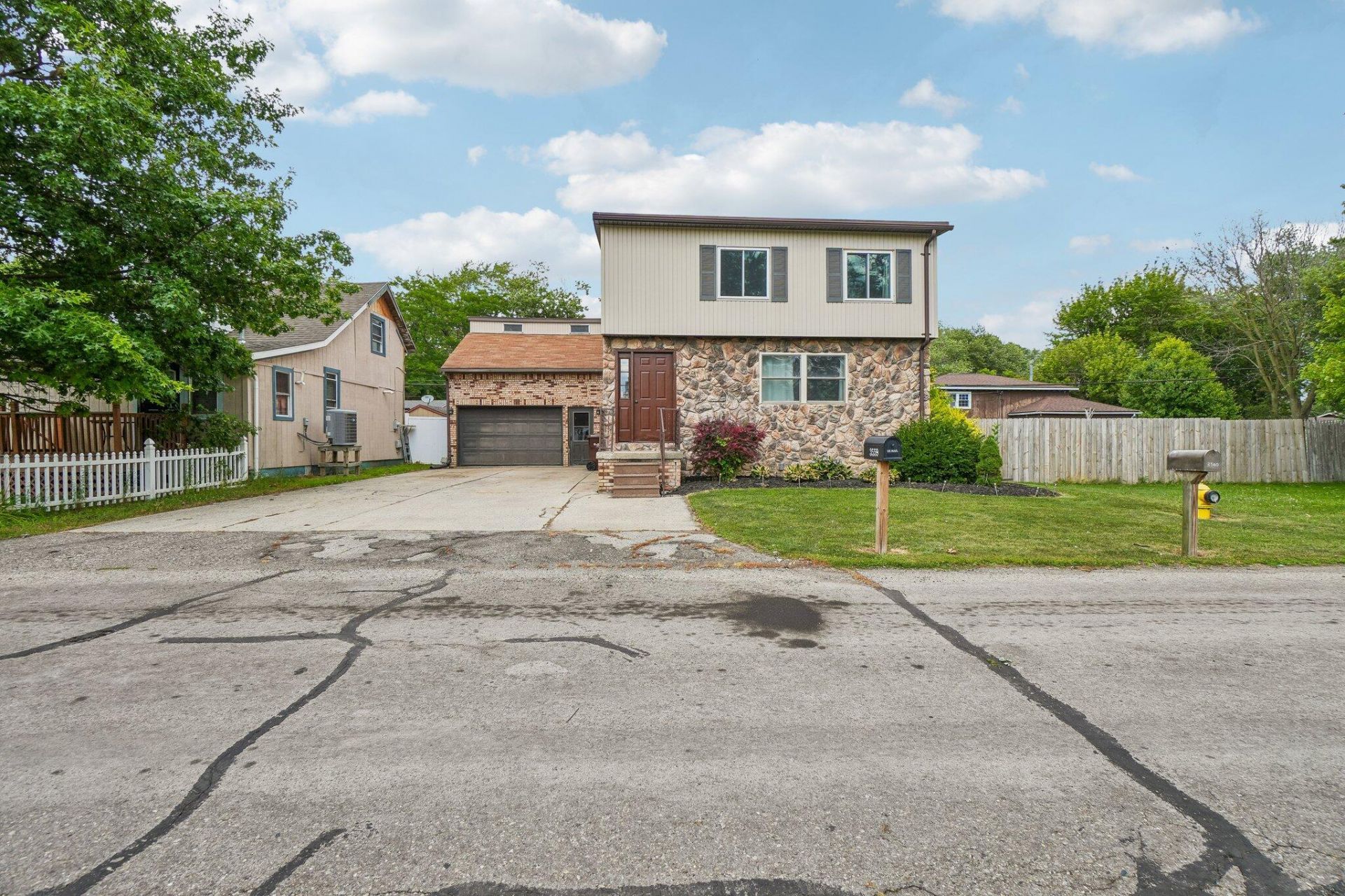 3559 Baycrest Drive, Monroe, MI 48162 Main Photo