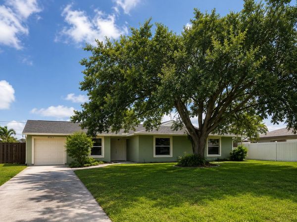 2565 SE HEMSING Street, Port St. Lucie, FL 34984