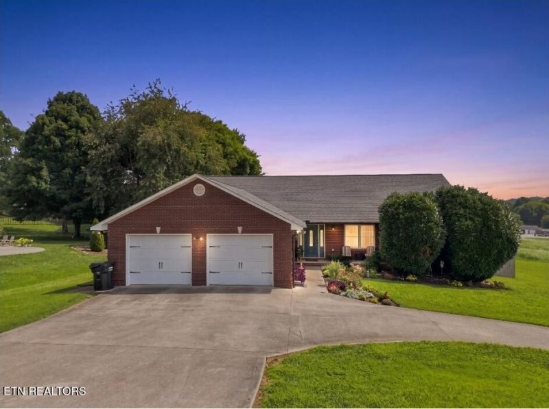 276 Hardin Drive, Lenoir City, TN 37772 Main Photo