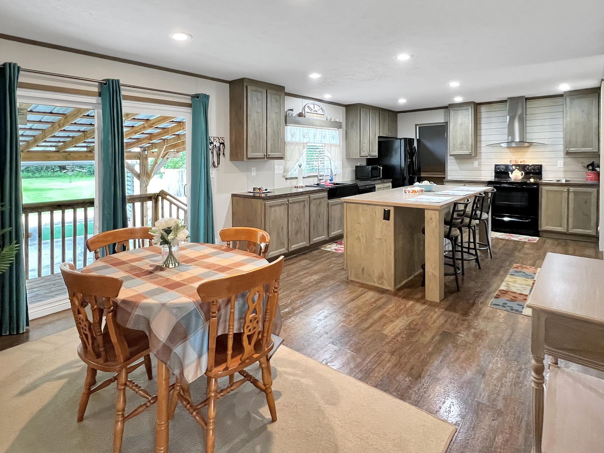 6204 Badham Drive Photo 4