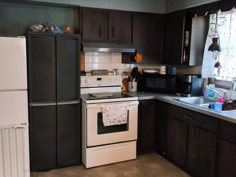 1700 Urban Cir, Lorain, OH 44053 Photo 4