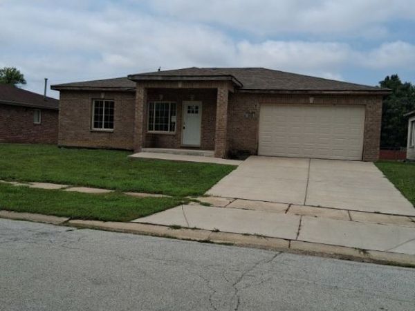 13938 S Reeves Road , Robbins, IL 60472