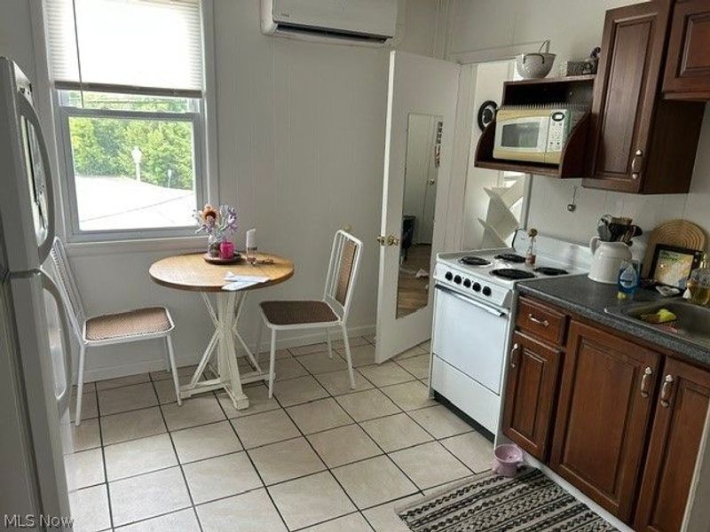8218 Park Avenue, Unit 3, Garrettsville, OH 44231 Photo 2