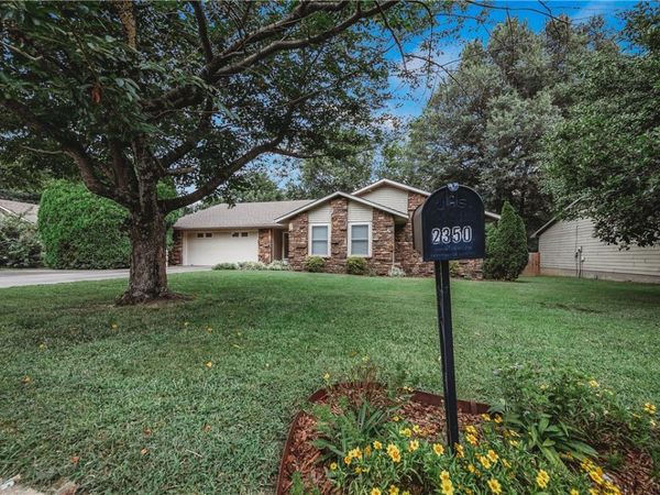 2350 E Country , Fayetteville, AR 72703