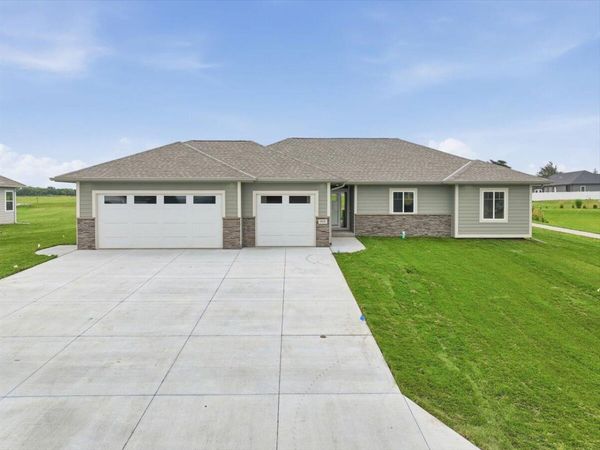 908 FAIRVIEW HILLS Drive, MALVERN, IA 51551