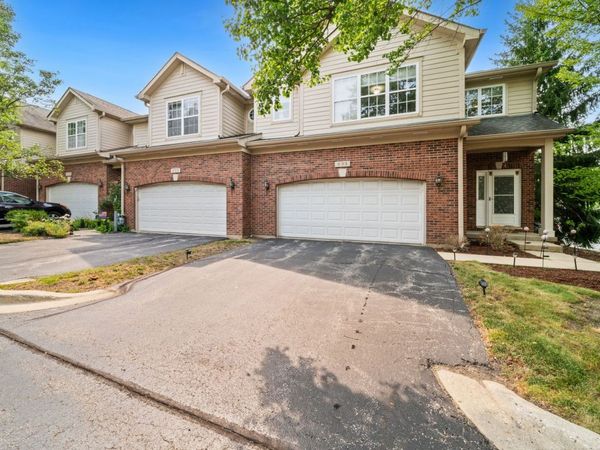 356 N WEST POINTE Drive, Vernon Hills, IL 60061