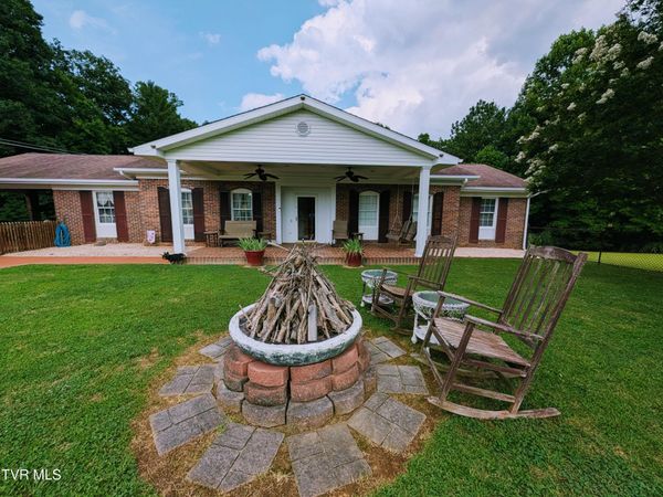451 Flemingtown Drive, Clintwood, VA 24228