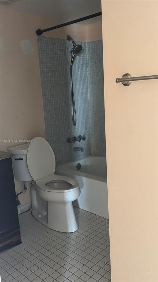 505 Spencer Dr, Unit 315, West Palm Beach, FL 33409 Photo