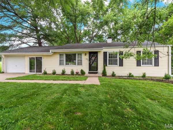 457 Vail Court , Ballwin, MO 63021