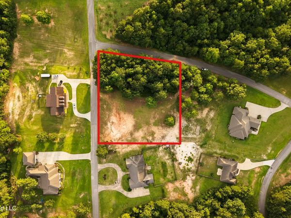 Honeysuckle Drive, Collinsville, MS 39325