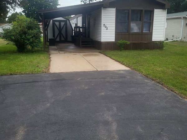 3325 Pierce Avenue, Unit 202, Marinette, WI 54143