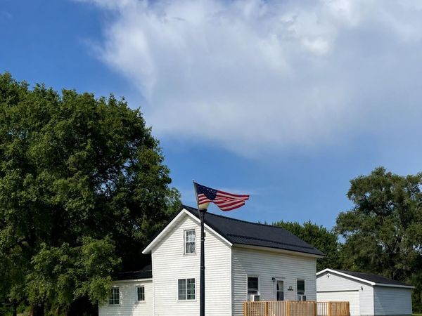 101 E Locust Street , Quasqueton, IA 52326