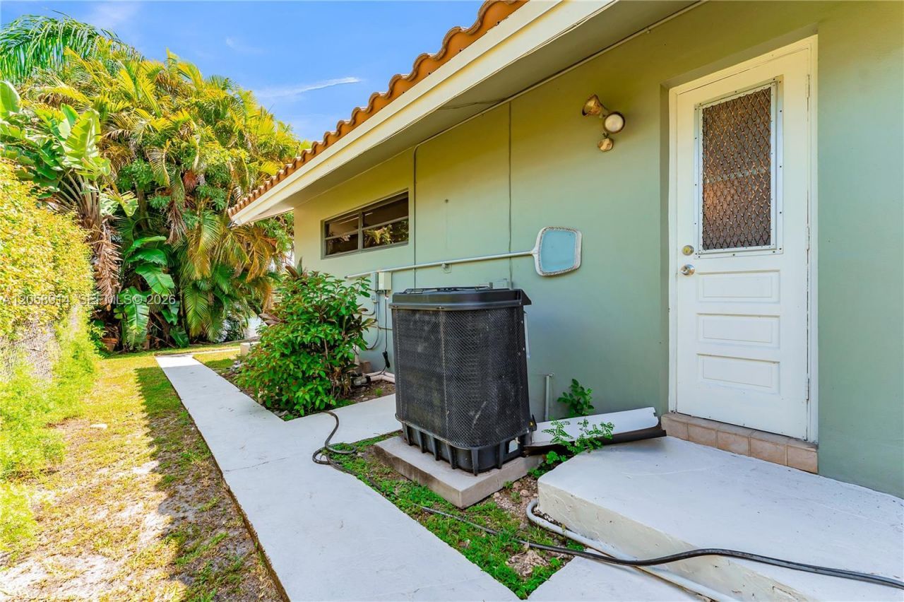 12731 NW 1st St , Plantation, FL 33325 Photo