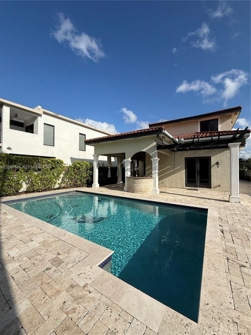 8881 SW 28th St, Miami, FL 33165 Photo