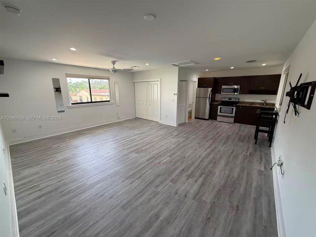 8881 SW 28th St, Miami, FL 33165 Photo