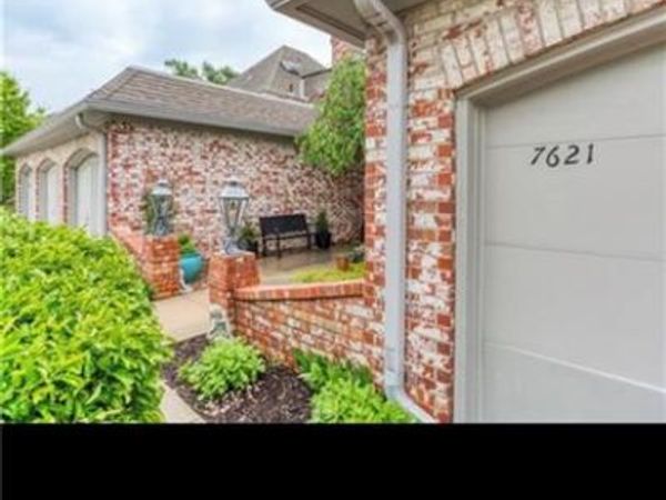 7621 W 102nd Street, Overland Park, KS 66212