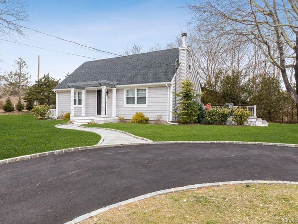 34 Norbury Road , Hampton Bays, NY 11946