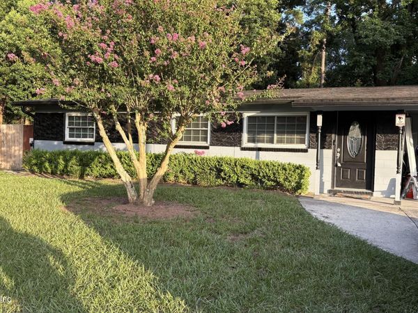 8036 DELAROCHE Drive, Jacksonville, FL 32210