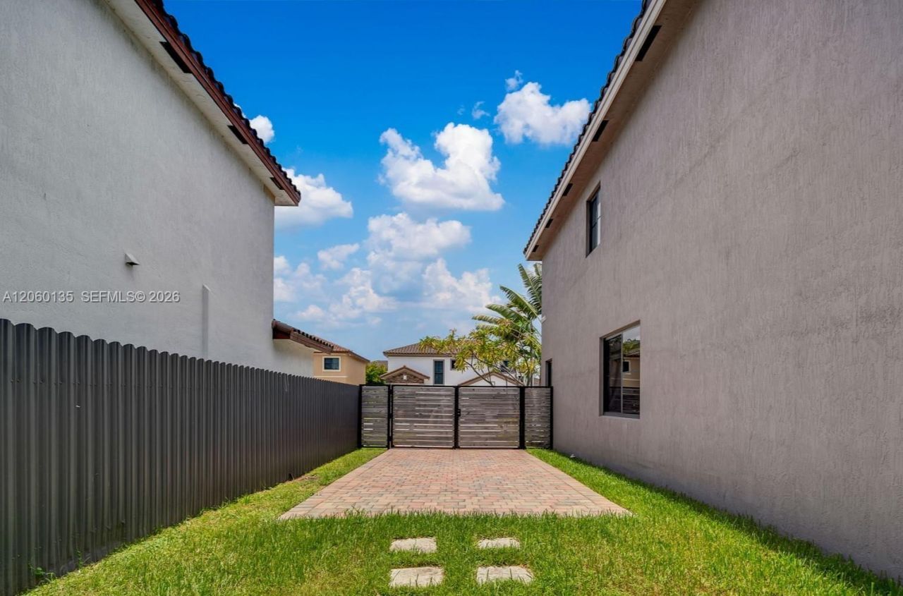 23061 SW 114th Path, Miami, FL 33170 Photo