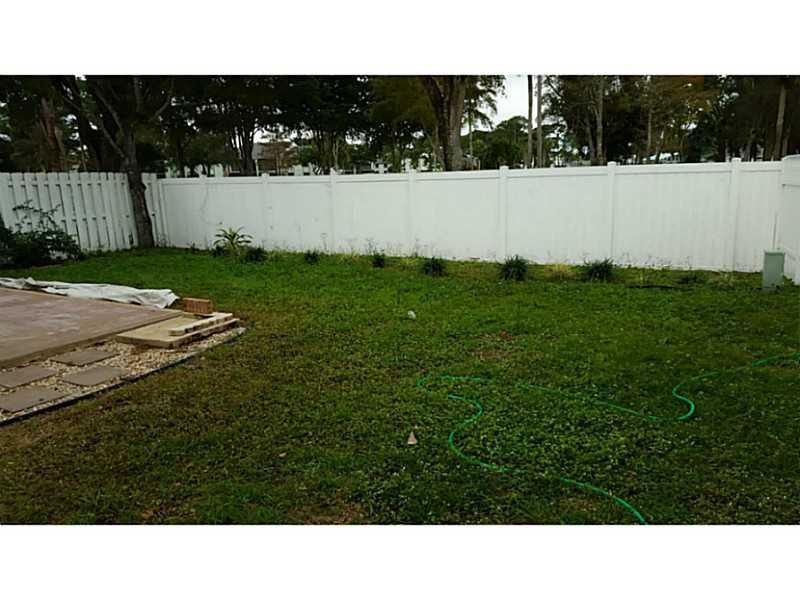 4674 Lakeside Circle, West Palm Beach, FL 33417 Photo