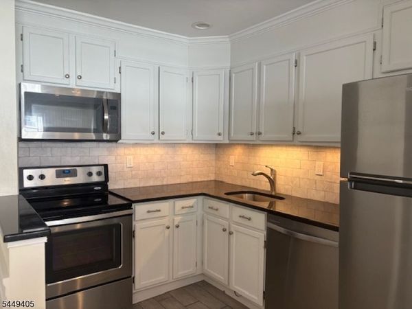 117 Treetop Ct, Unit 11, Bloomingdale, NJ 07403