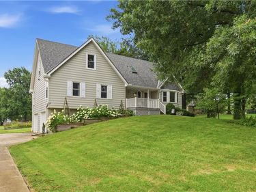 2219 N Whitney Road, Independence, MO 64058