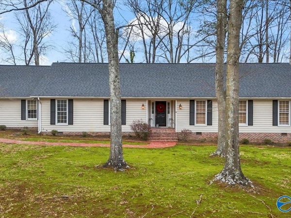 105 Hudgins Drive, Albertville, AL 35951