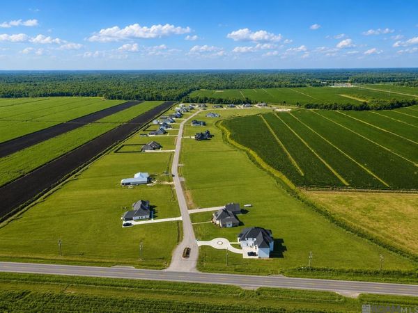 370 Harvest Ln, Port Allen, LA 70767