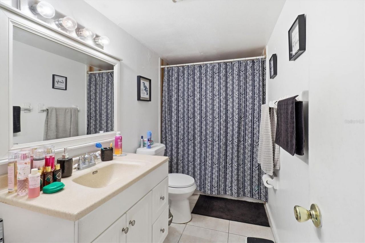 931 W Oak Ridge Road , Unit B, Orlando, FL 32809 Photo