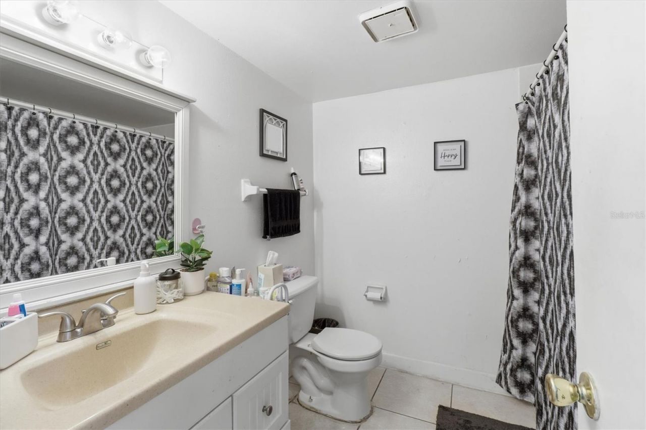 931 W Oak Ridge Road , Unit B, Orlando, FL 32809 Photo