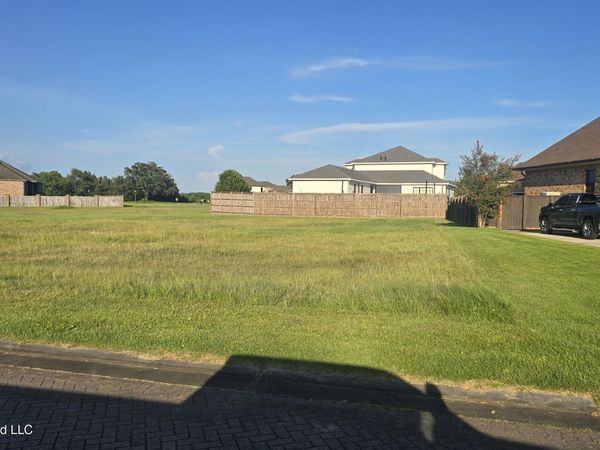 406 Goose Pointe Boulevard, Biloxi, MS 39531