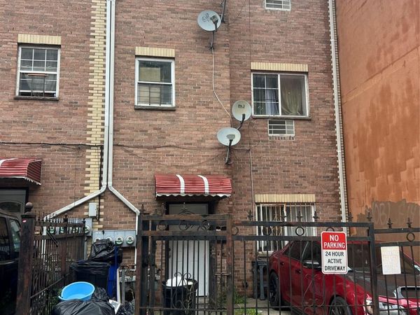 873 Elsmere Place , Bronx, NY 10460