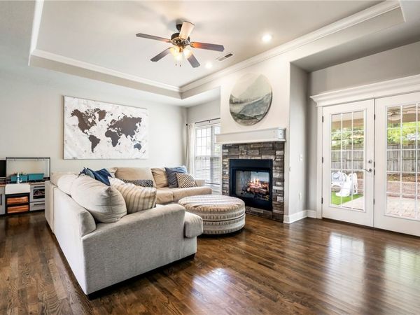 27 S Happy Hollow Road , Fayetteville, AR 72701