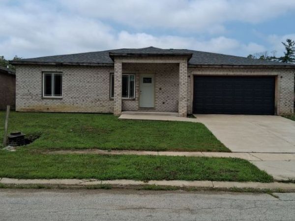 13942 S Reeves Road , Robbins, IL 60472