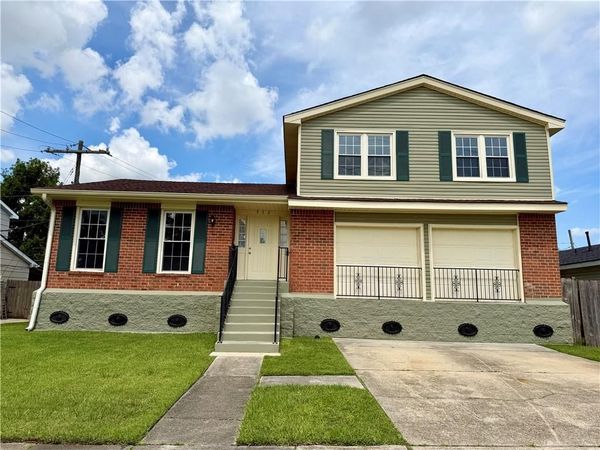 532 OAKWOOD Drive , Gretna, LA 70056