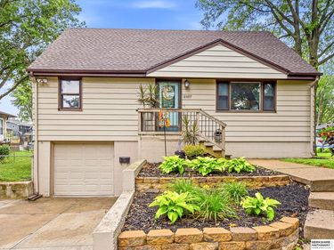 8907 Westridge Drive, Omaha, NE 68124