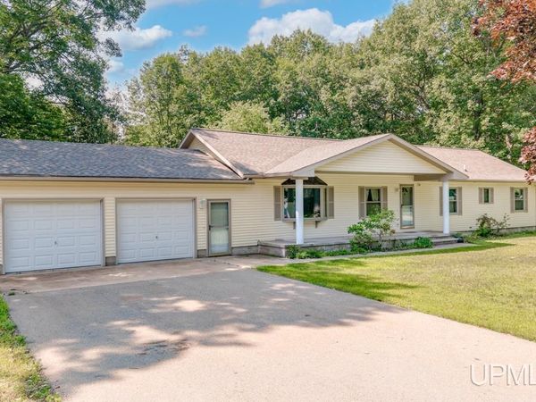 9 Weston Avenue, Gladstone, MI 49837