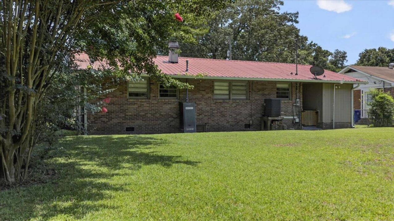 1450 N Sherwood Drive Photo 17