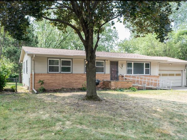 602 Moundsview Avenue, Roseville, MN 55113