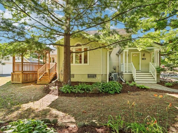 524 E Jefferson STREET, Oconomowoc, WI 53066