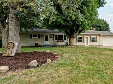 1750 Fairbrook Avenue NE, East Canton, OH 44730
