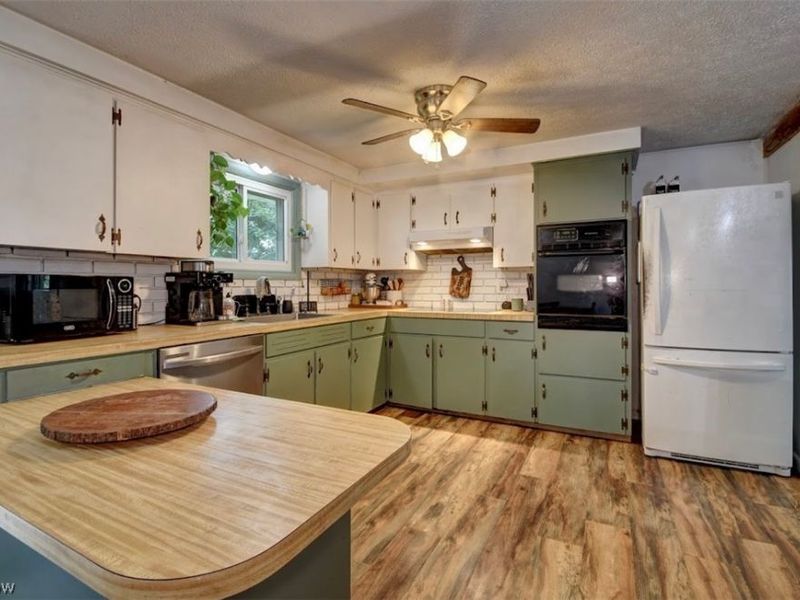 1750 Fairbrook Avenue NE, East Canton, OH 44730 Photo 9