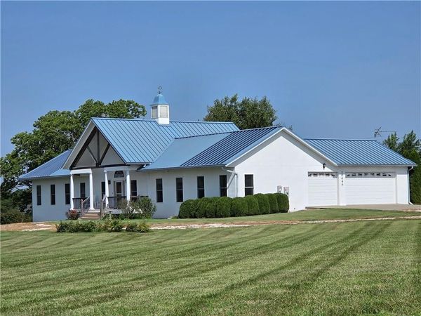 20660 Mission Road, Stilwell, KS 66085